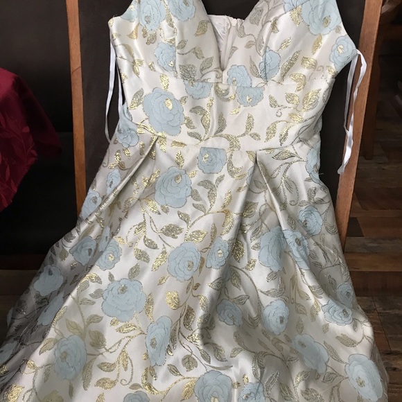 Dress - Picture 1 of 4